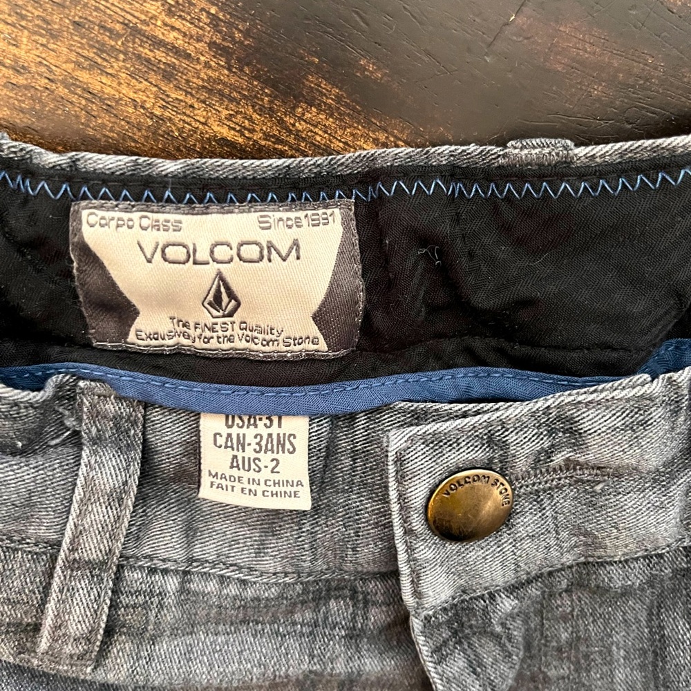 Volcom 3t boys shorts.